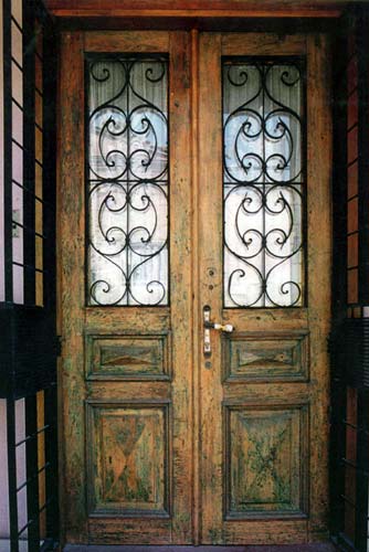 דלת כניסה ירושלמית עתיקה