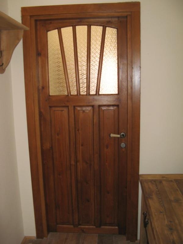 דלת פנים ישנה מעץ מלא בסגנון אר-נובו