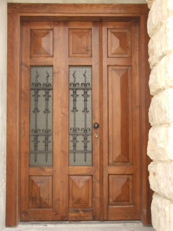 דלת כניסה מעץ מלא